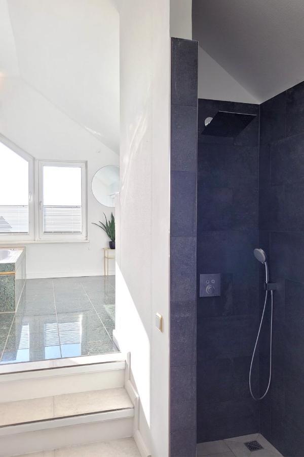 Grosse Penthouse Ferienwohnung Mit Meerblick, Sonnenterrasse & Luxusbad Von "Momentic" 希尔克道夫 外观 照片