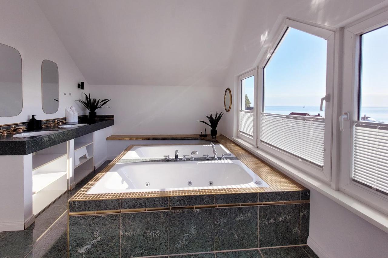 Grosse Penthouse Ferienwohnung Mit Meerblick, Sonnenterrasse & Luxusbad Von "Momentic" 希尔克道夫 外观 照片