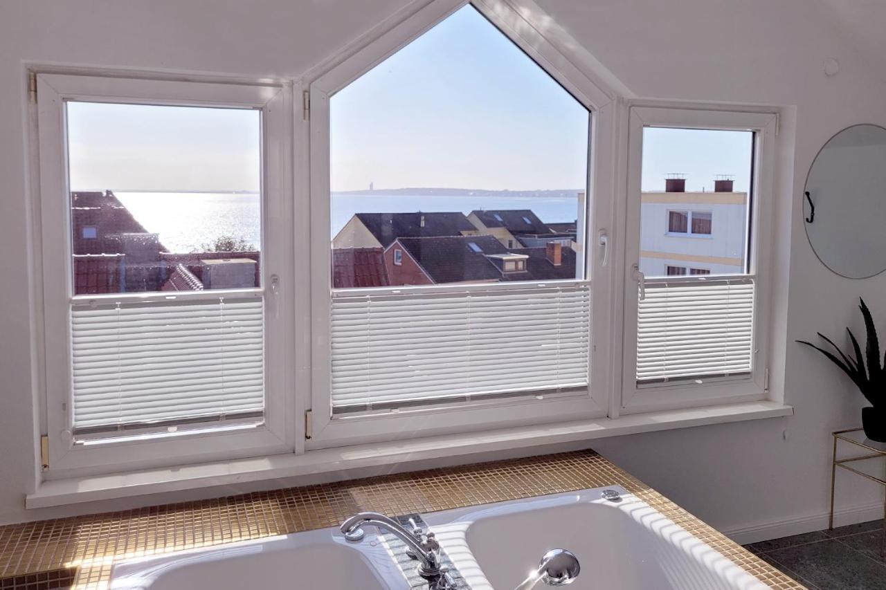 Grosse Penthouse Ferienwohnung Mit Meerblick, Sonnenterrasse & Luxusbad Von "Momentic" 希尔克道夫 外观 照片