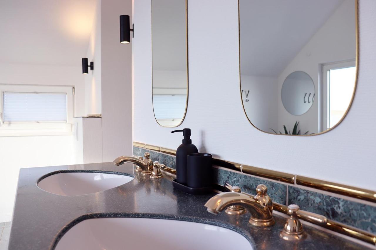 Grosse Penthouse Ferienwohnung Mit Meerblick, Sonnenterrasse & Luxusbad Von "Momentic" 希尔克道夫 外观 照片
