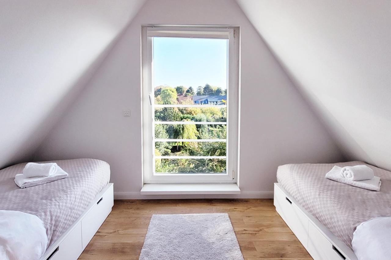 Grosse Penthouse Ferienwohnung Mit Meerblick, Sonnenterrasse & Luxusbad Von "Momentic" 希尔克道夫 外观 照片