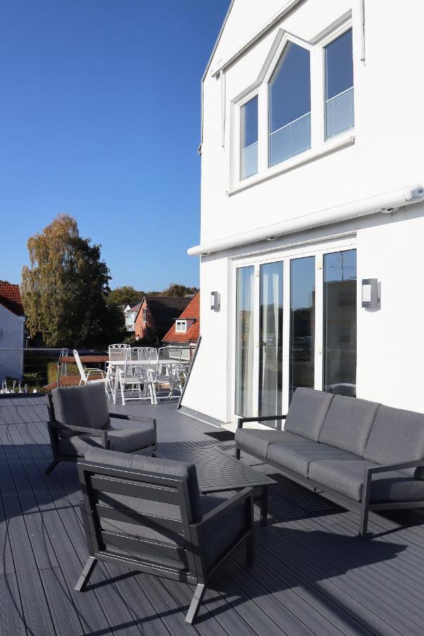 Grosse Penthouse Ferienwohnung Mit Meerblick, Sonnenterrasse & Luxusbad Von "Momentic" 希尔克道夫 外观 照片